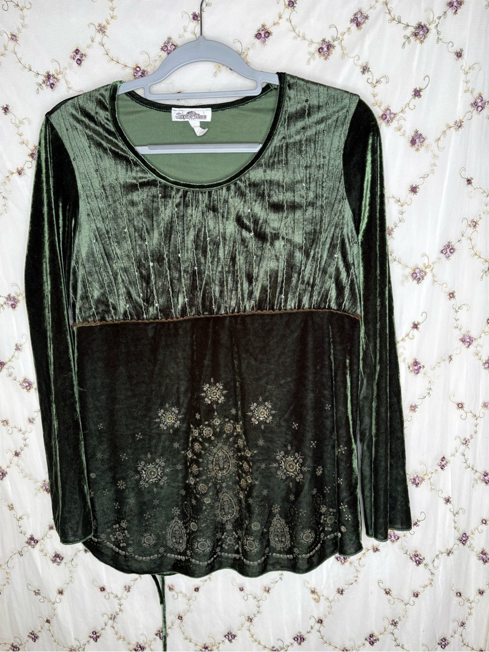 Velvet Long-Sleeve Top with Printed Hem in Dark Green
